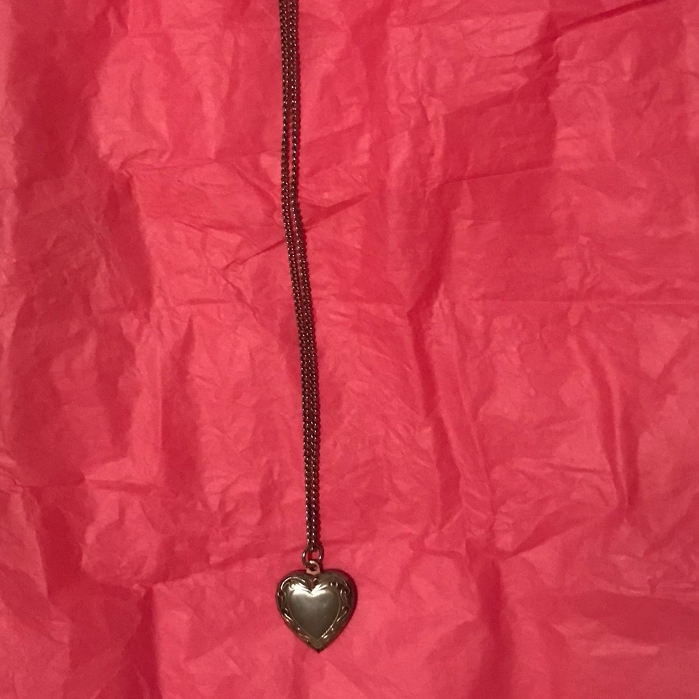 Beautiful Locket - Picture 2 of 3